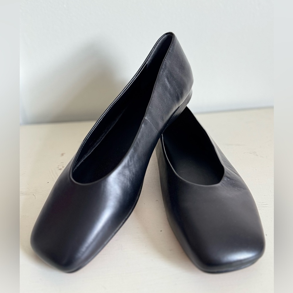 Vince Women's Leah Black Square Toe Leather Flats Sz 7